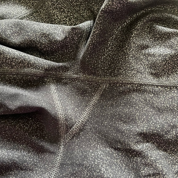 Lululemon Wunder Under Hi-Rise Tight 25’
Luminosity Foil Print Black Silver - Picture 7 of 10